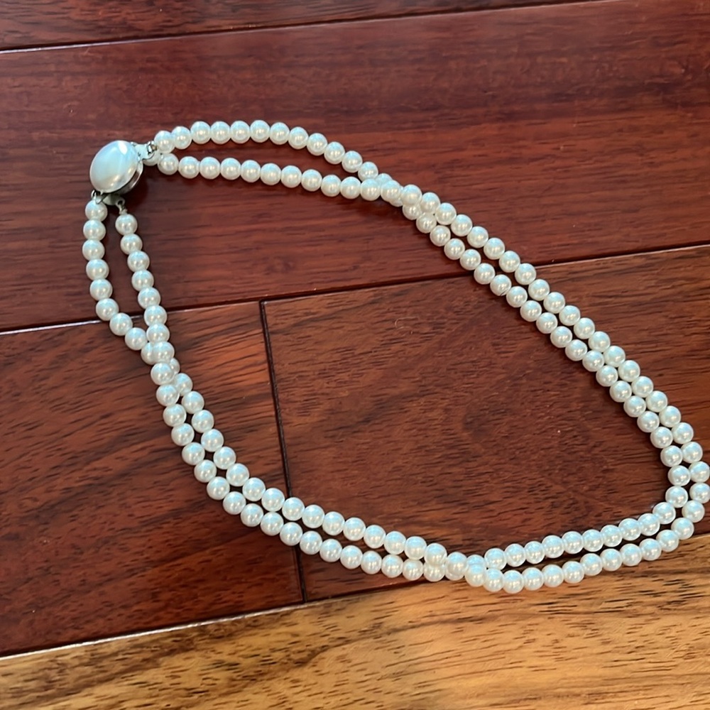 Faux Pearl Choker Necklace